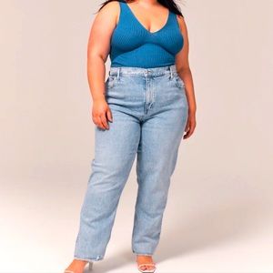 Abercrombie The 90s ultra high rise straight leg jean size 27